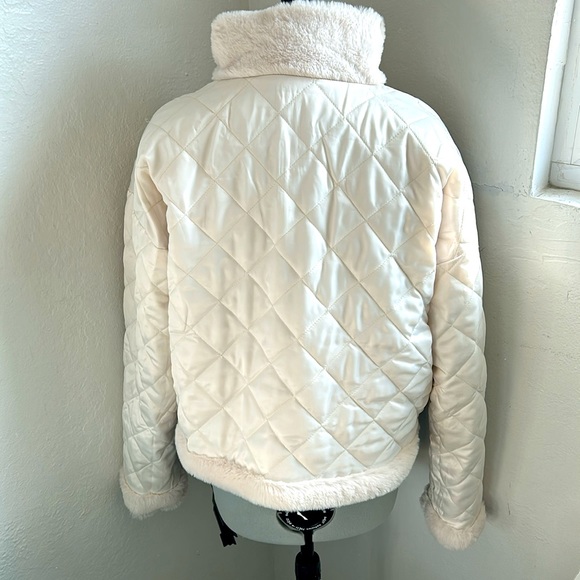 Reversible white faux fur/quilted zip jacket. Size large. NWOT - Picture 4 of 4
